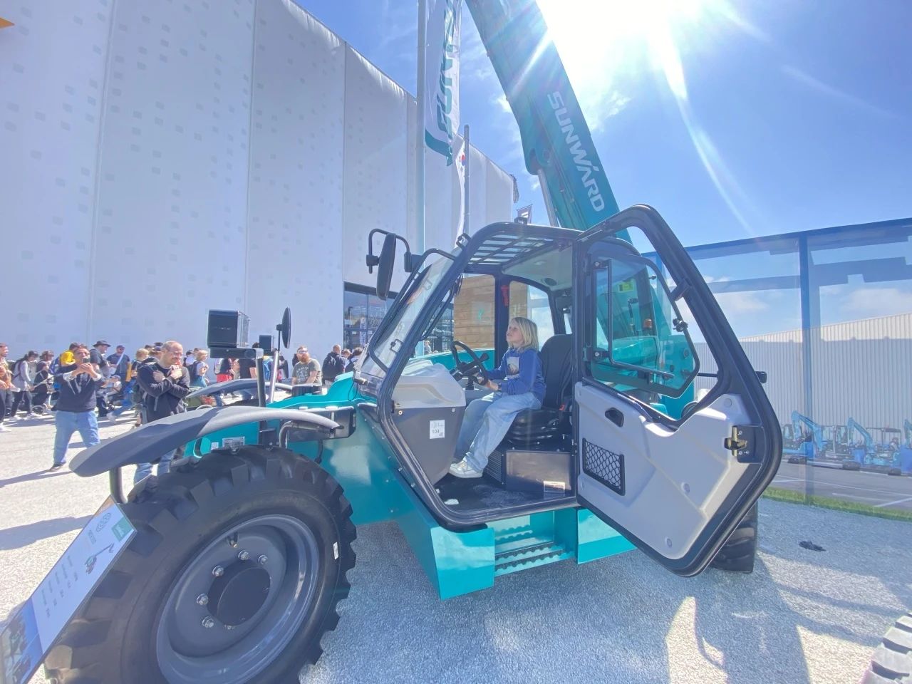 122cc太阳成智能高空机械闪灼Bauma 2025！！！ 新能源手艺与立异产品获全球瞩目