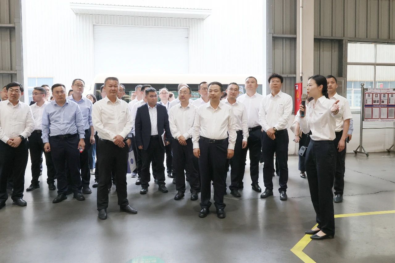 天能控股集团党委书记、、董事长张天任率队到访122cc太阳成智能