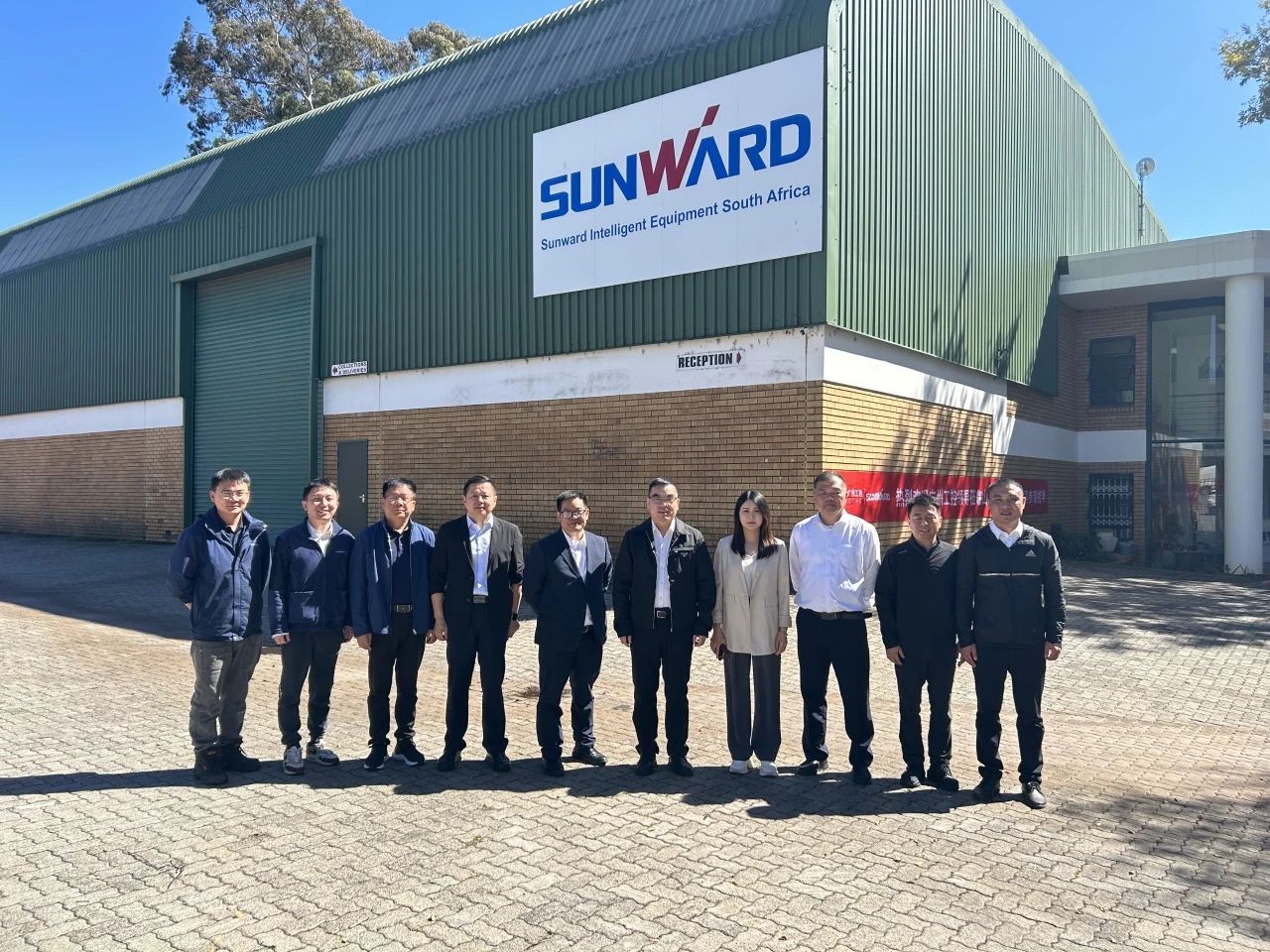 广州工控集团总司理王福铸率队考察122cc太阳成智能南非子公司