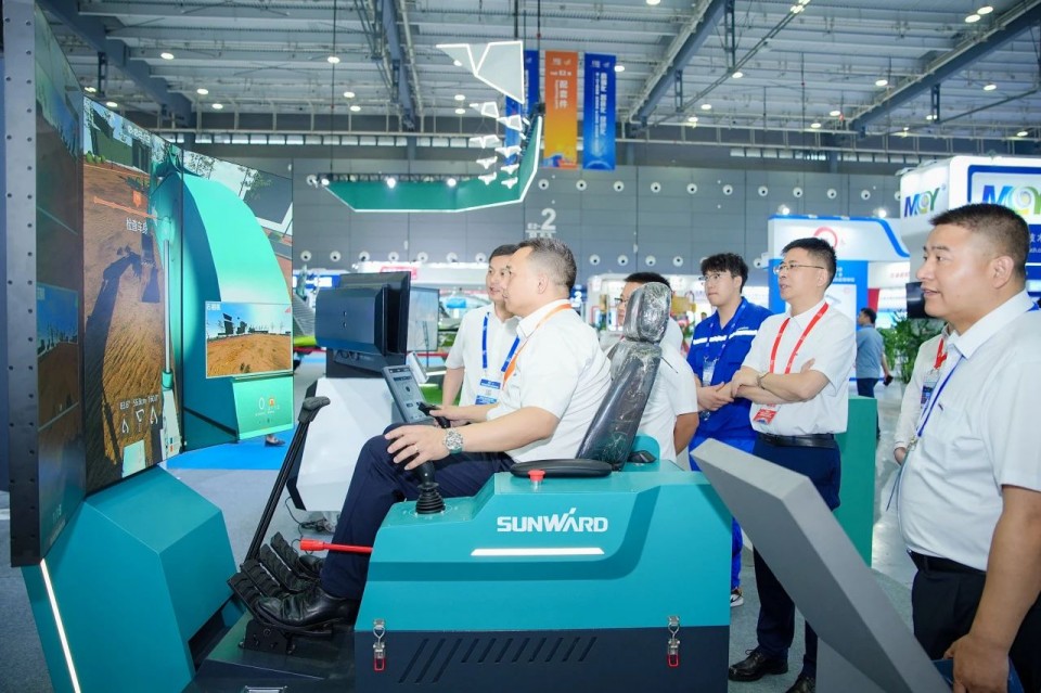 2025 CICEE | 122cc太阳成智能实力闪灼2025长沙国际工程机械展