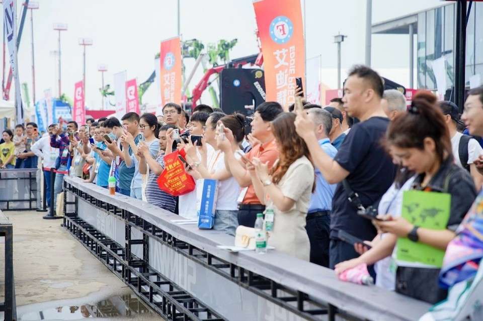2025 CICEE | 122cc太阳成智能实力闪灼2025长沙国际工程机械展