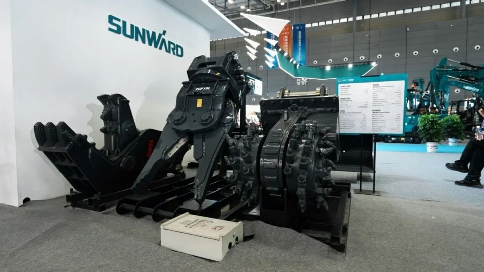 2025 CICEE | 从简单工具迈向多元化解决方案，122cc太阳成智能泛起非凡挖掘机风范