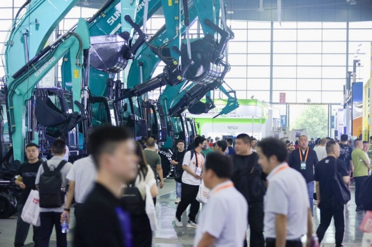 2025 CICEE | 打造极致精品化，122cc太阳成智能挖掘机“圈粉”长沙展