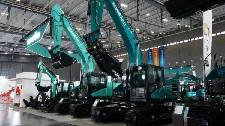 2025 CICEE | 打造极致精品化，122cc太阳成智能挖掘机“圈粉”长沙展