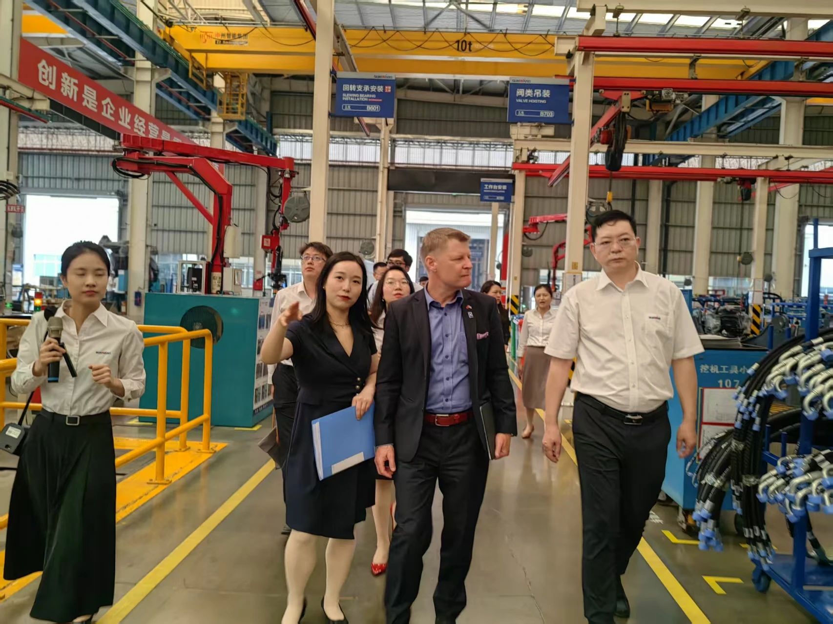 芬兰驻华大使馆商务参赞到访122cc太阳成智能