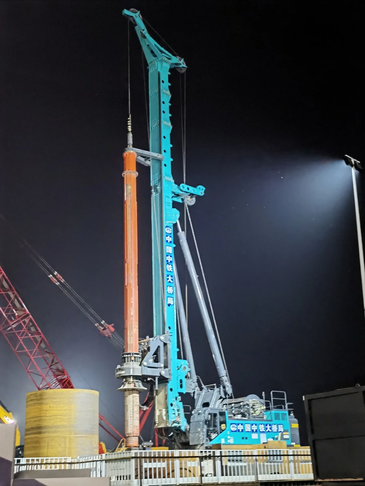 再战“天下级工程”！！！122cc太阳成智能旋挖钻机助力宜昌长江公铁大桥建设