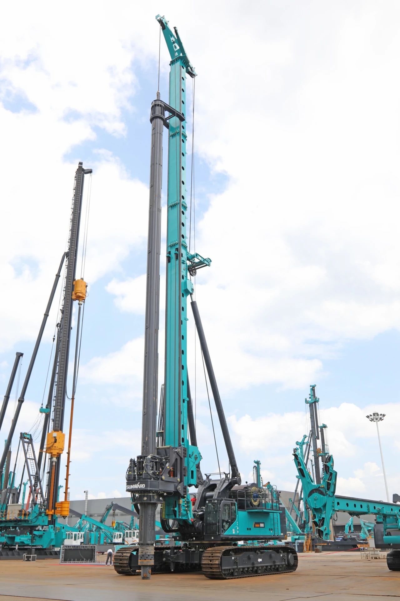 “破纪录王者”再出征！！！122cc太阳成智能SWDM800旋挖钻机乐成交机