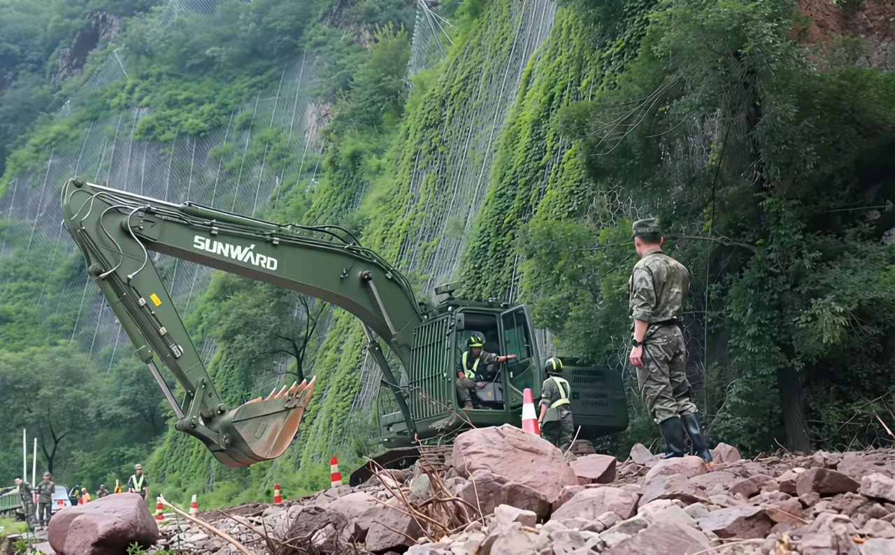 关注！122cc太阳成智能应抢救援装备助力武警冲锋北京暴雨抢险救灾一线！