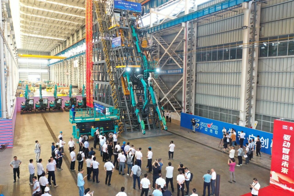 斜井开挖钻护一体化妆备乐成下线，，，实现地下工程装备重大突破