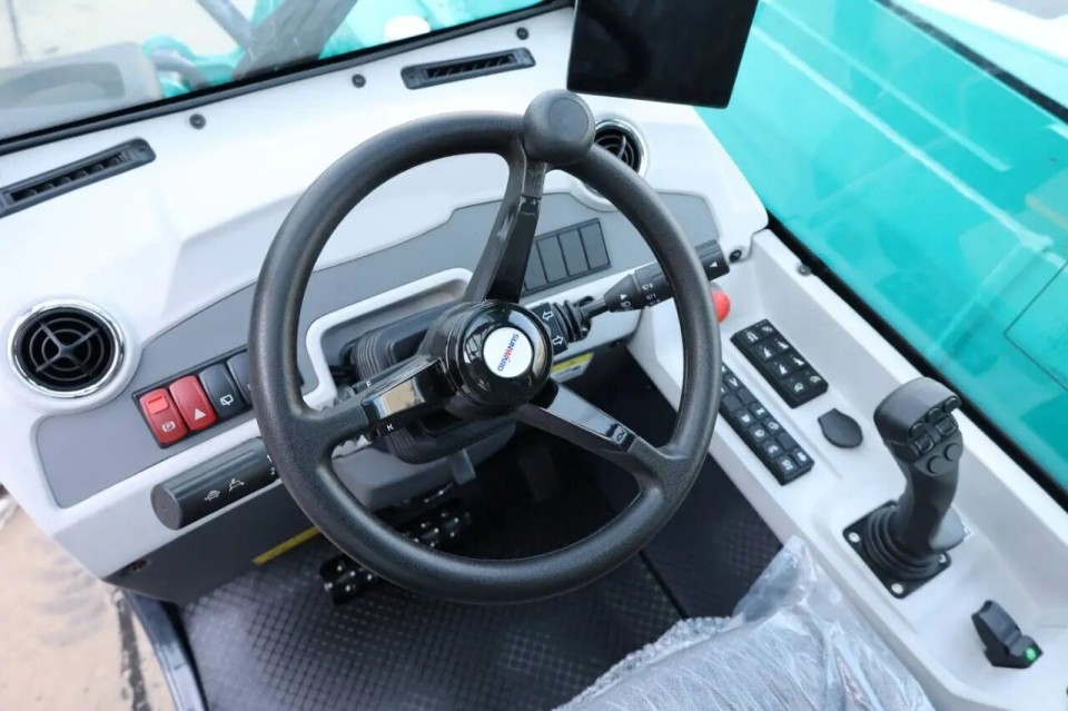 高端机型“双箭齐发”！！！122cc太阳成智能两款伸缩臂叉装车乐成下线