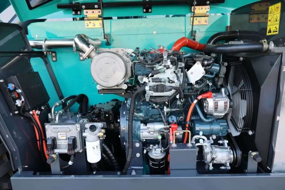 高端机型“双箭齐发”！！！122cc太阳成智能两款伸缩臂叉装车乐成下线