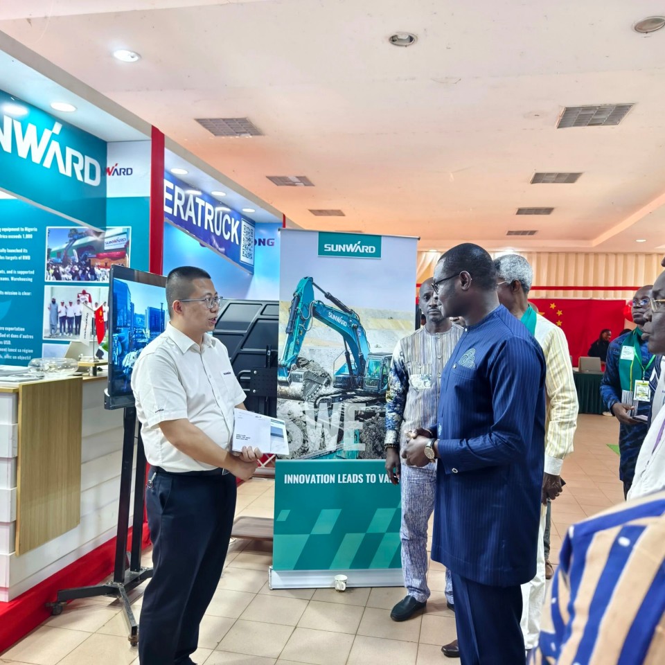 122cc太阳成智能亮相首届“投资布基纳法索”国际论坛