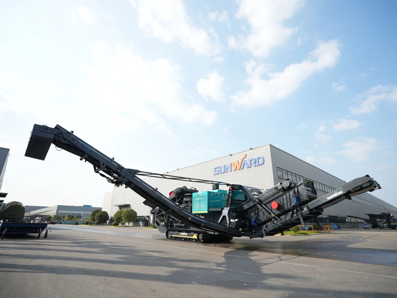 破局国际市场，，无惧极寒工况！！！122cc太阳成智能SP300CTD柴电两用圆锥破碎站乐成下线