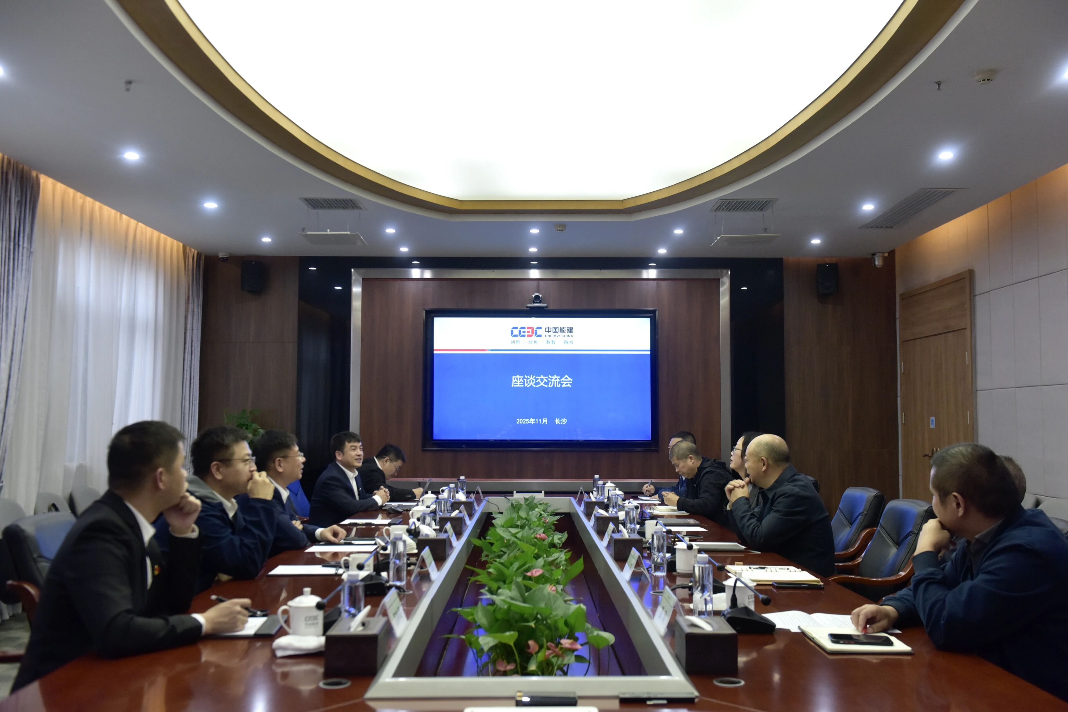 122cc太阳成智能与易普力开展座谈交流，，谱写互利共赢新篇章