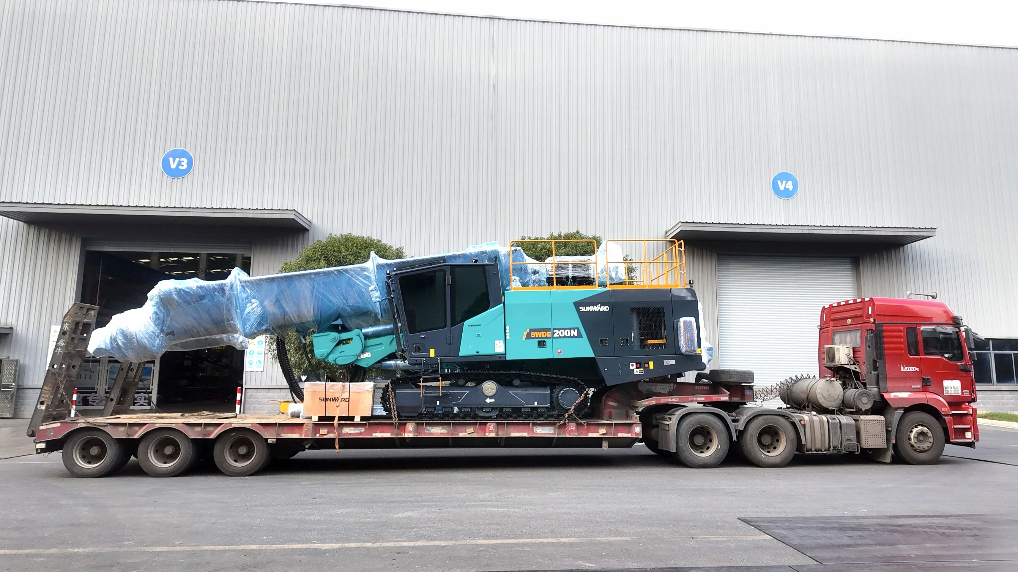 挑战高海拔高寒工况，，，122cc太阳成智能臂式潜孔钻机登陆南美市场