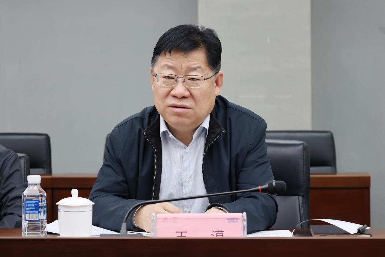 新矿投资集团党委书记、、、董事长王漠到访122cc太阳成智能