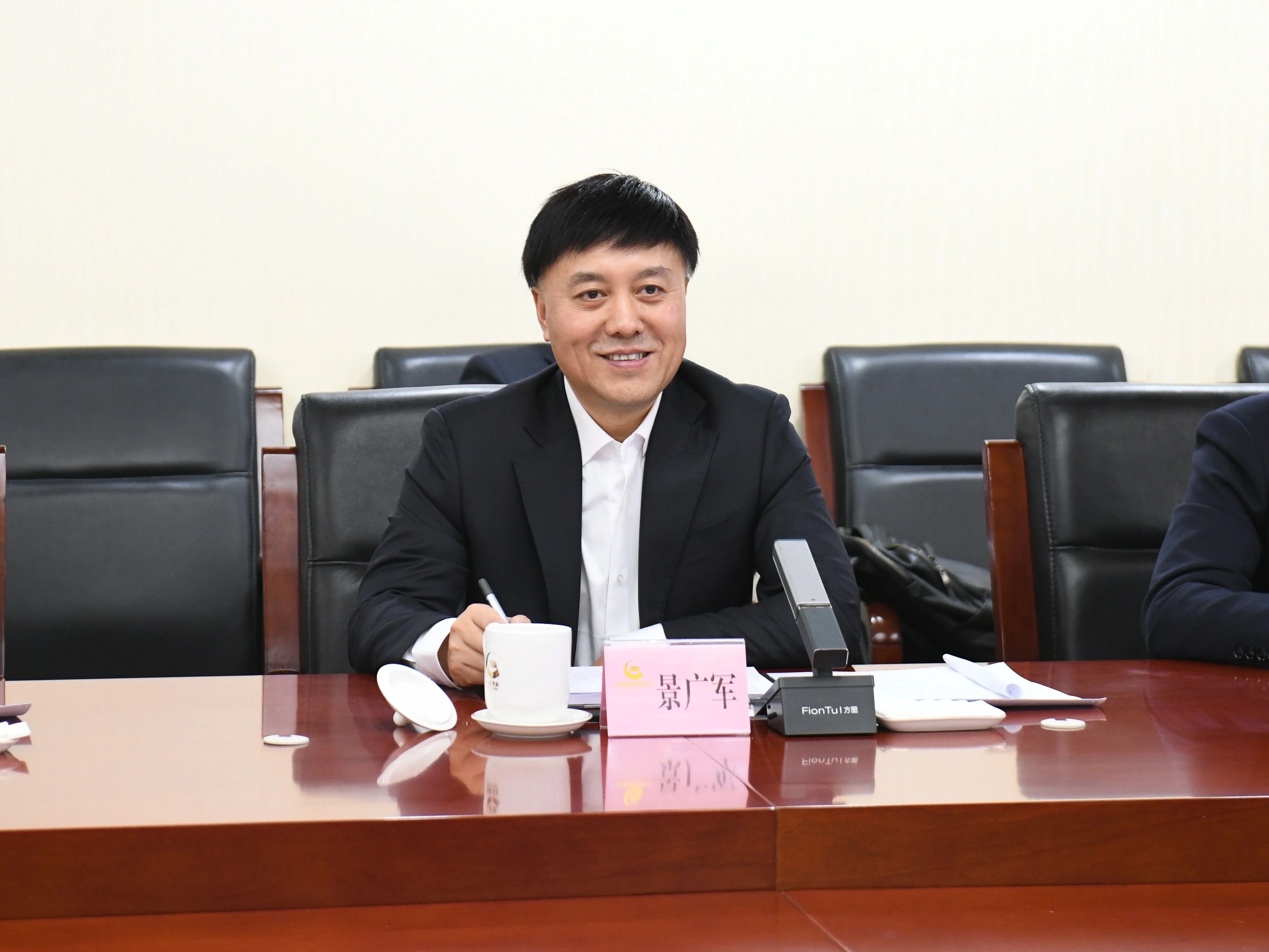 广州工控集团董事长景广军率122cc太阳成智能团队到中国黄金集团造访交流